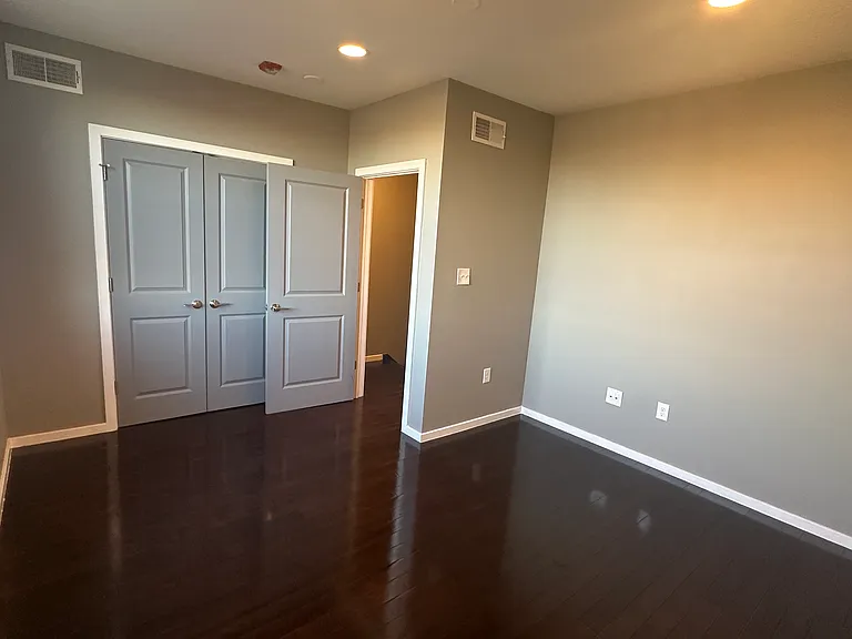 811 N Franklin St #302 — Photo 4