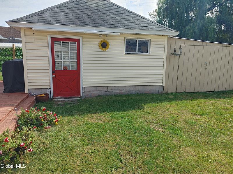 4th image of 310 Alexandria Avenue