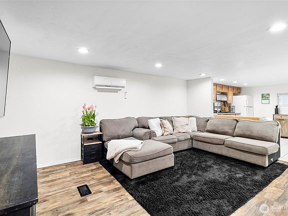 5th image of 4621 East Street #10B