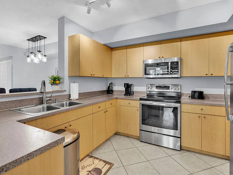 214 Villa Cir #214 — Photo 7