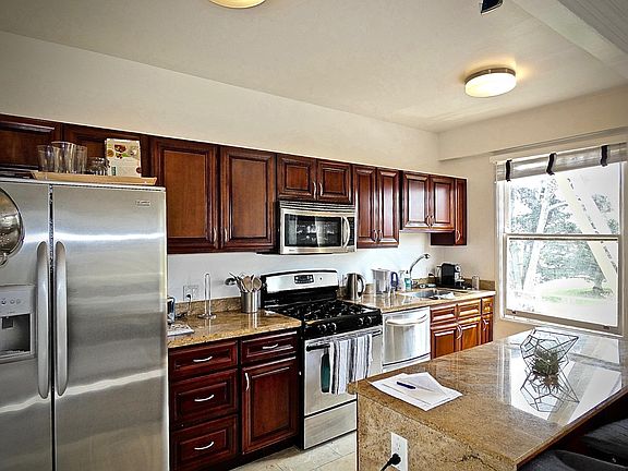4th image of 2235 Laguna St APT 302
