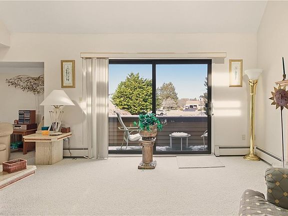 5th image of 23 Indian Hill Cir