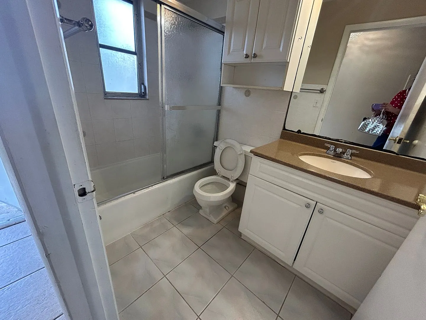 All tile 1/1 close to Cape Coral Pkwy — Photo 4