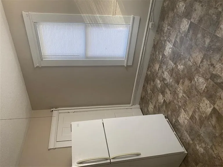 316 Grover St #316-1/2 — Photo 6