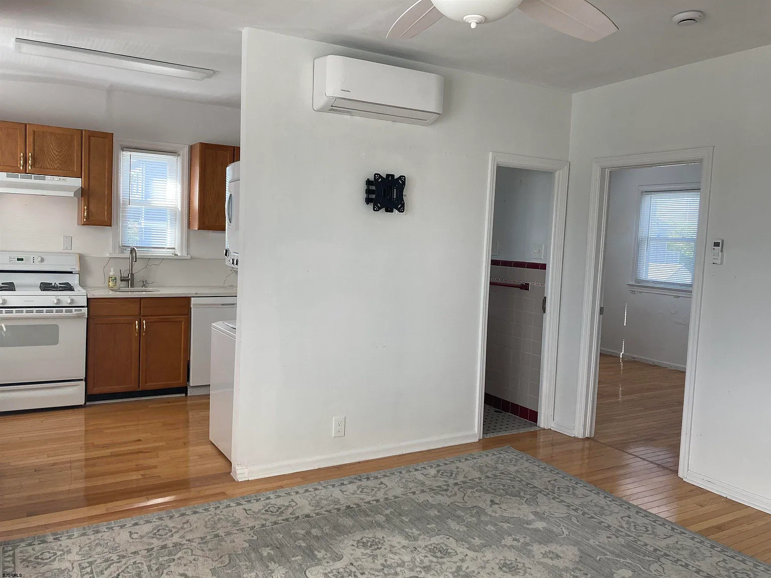 1 bed, 1.0 bath, $1,675 — Photo 2