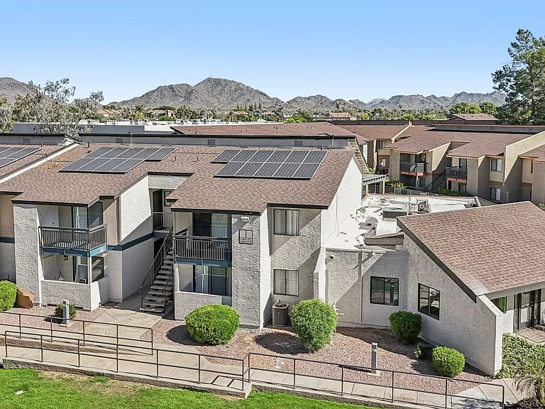 Tesoro Apartments — Photo 25