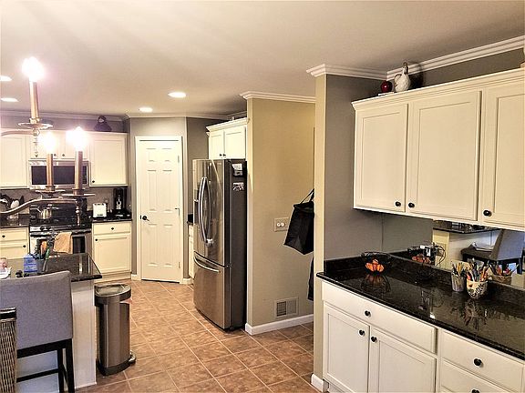 5th image of 855 Fairway Park Dr