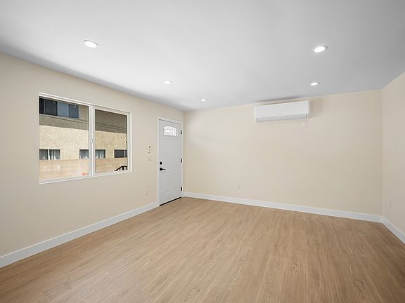 4th image of 1007 W Angeleno Ave #103