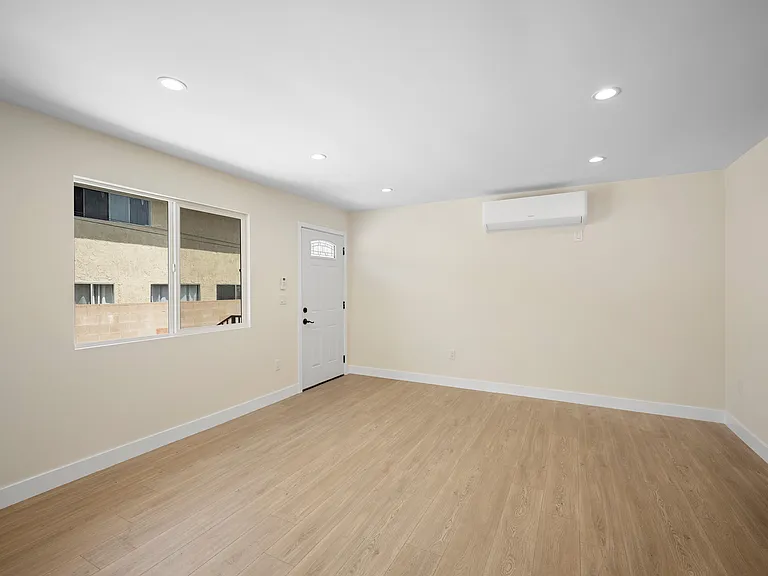 1007 W Angeleno Ave #103 — Photo 4