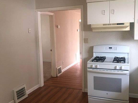 3rd image of 31715 Lake Shore Blvd