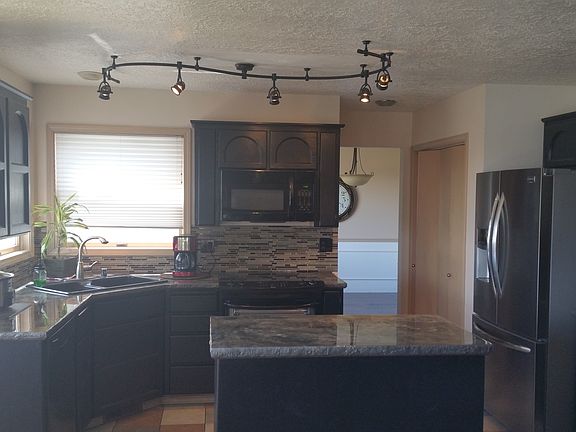 Kitchen (view from fam rm)