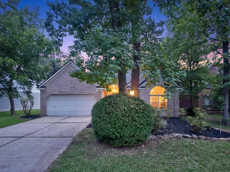 26 Millport Dr — Photo 1