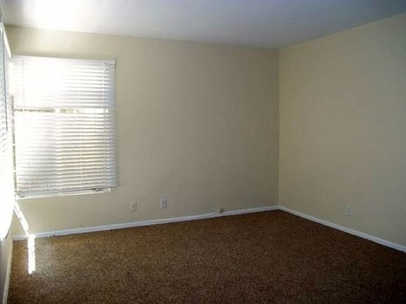 3rd image of 4140 Somerset Dr