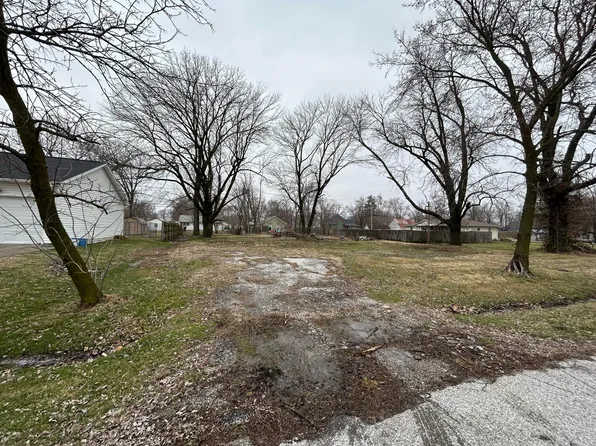 705 S Rollins St, Centralia, MO 65240