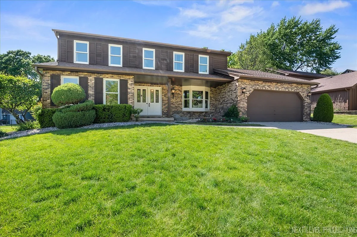 208 Patricia Ln photo 1