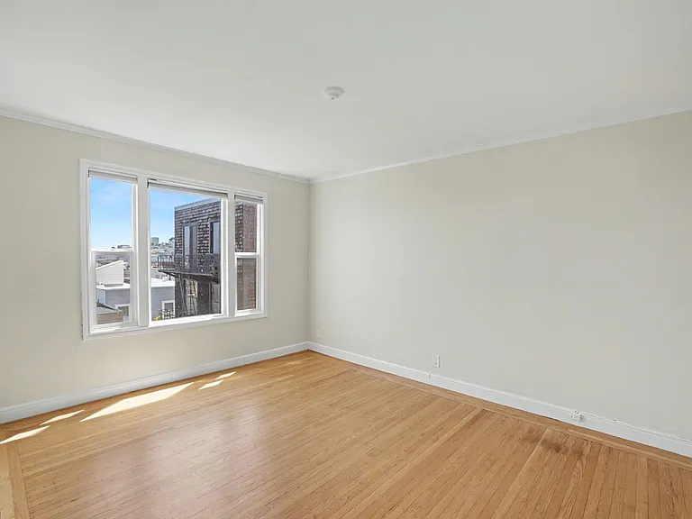Renovated 3br W/ Dining Room. Views! Parking Avail., Free Laundry! — Photo 9