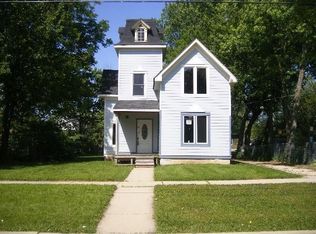 312 Vandalia St, Elgin, IL 60123