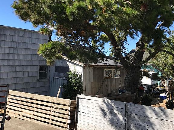 5th image of 5028 SE Jetty Ave