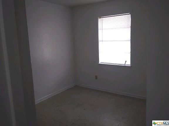 4th image of 601 Westview Cir APT C