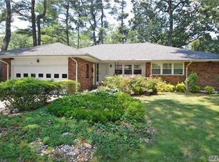 38 Edgemere Dr, Albertson, NY 11507