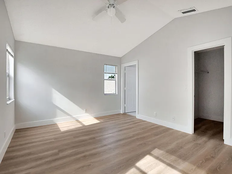 21391 Millbrook Ct — Photo 29