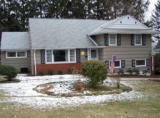 5 Orchard Ln, Livingston, NJ 07039