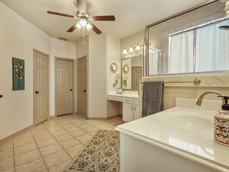 2911 Mossy Log Ct — Photo 16