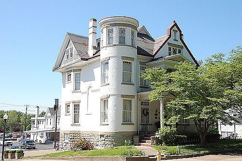 1001 Ann ST