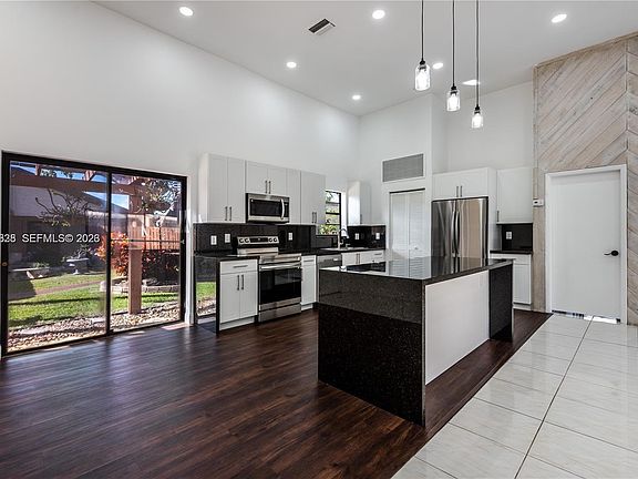 4th image of 601 Leslie Dr