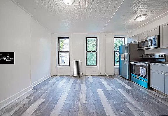 3rd image of 629 Throop Ave #4
