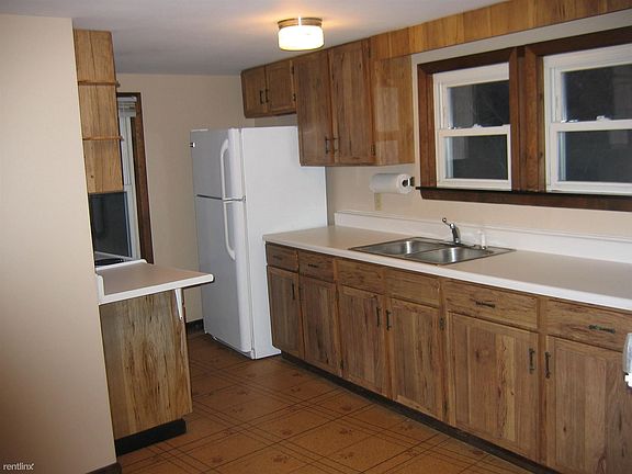 Kitchen.....floor space is 4'wide x 7' from back wall to ed