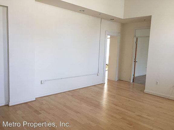 3rd image of 325 W Broad St