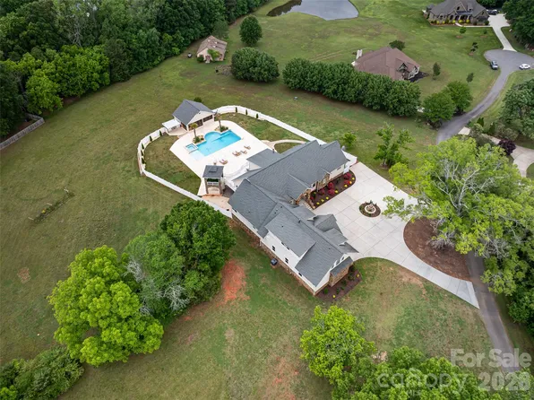 4511 Howey Farm Dr, Waxhaw, NC 28173