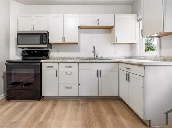 14 C St, Whitinsville, MA