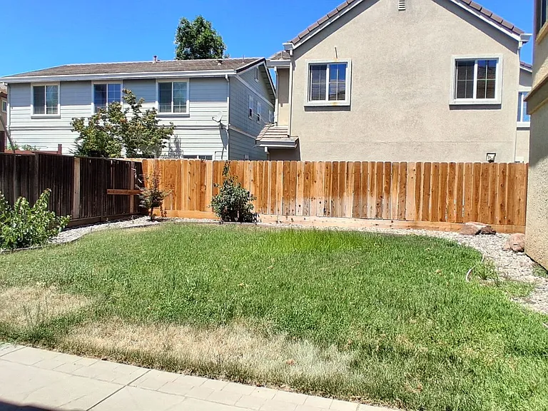 562 Ranger St — Photo 37