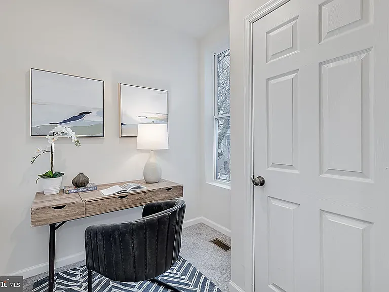 2224 Greenwich St — Photo 2