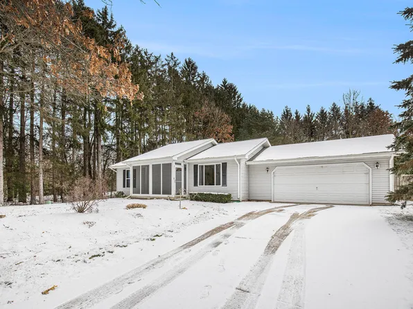 10533 W Harlow Rd, Greenville, MI 48838