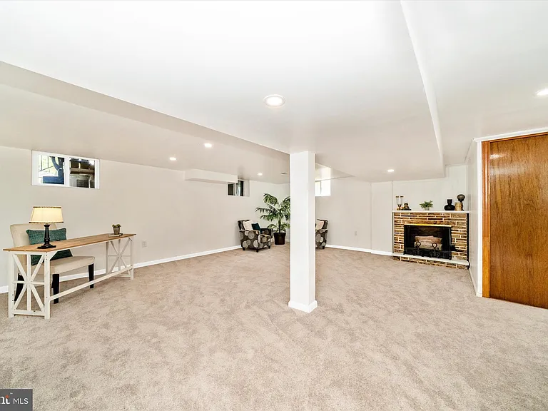 8409 Woodward St — Photo 34