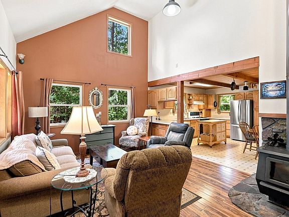 3rd image of 345 Tamarack Ln
