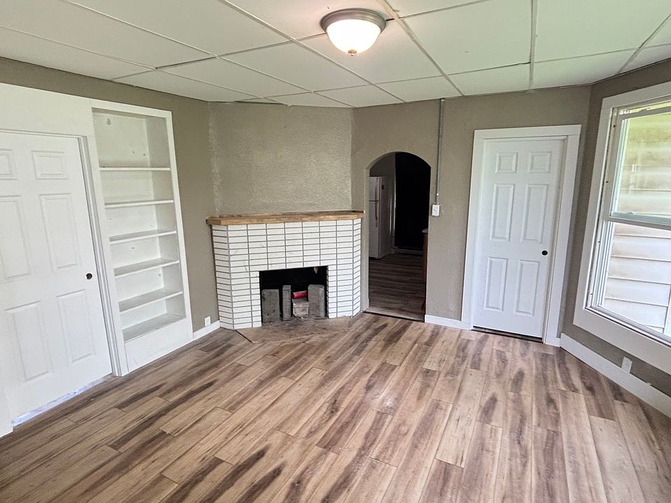 Family Room - Remodeled - New Flooring - Paint etc.
