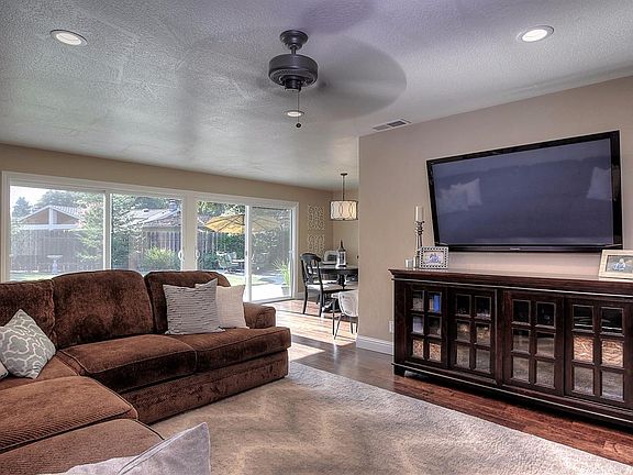 5th image of 6403 Savannah Pl
