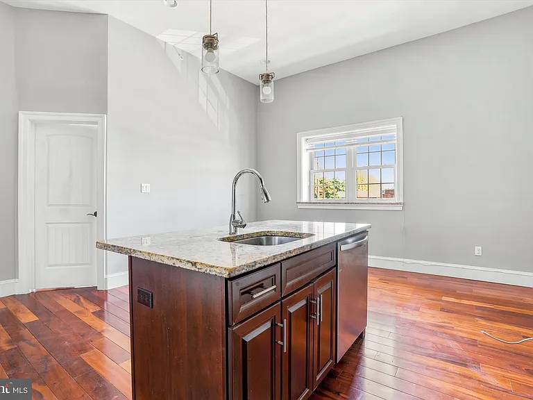 738 S 11th St #3F — Photo 8