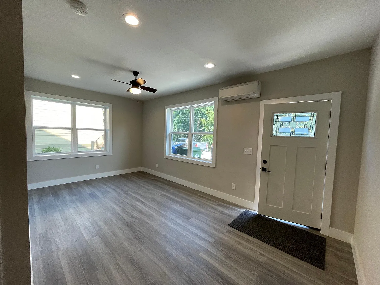 1 bed, $1,300 — Photo 2