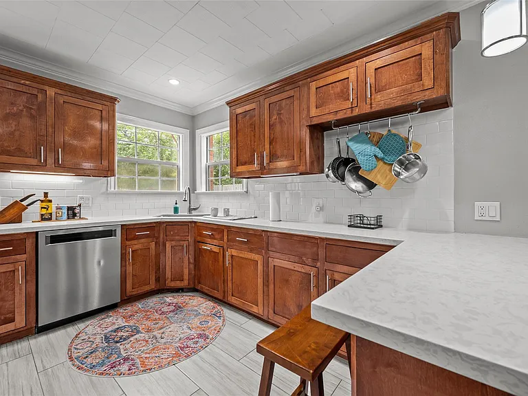 2311 Addison Rd — Photo 17