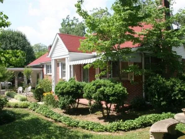 1202 W Market St, Bolivar, TN 38008