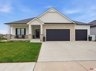 8753 S 83rd Ct, Lincoln, NE 68516