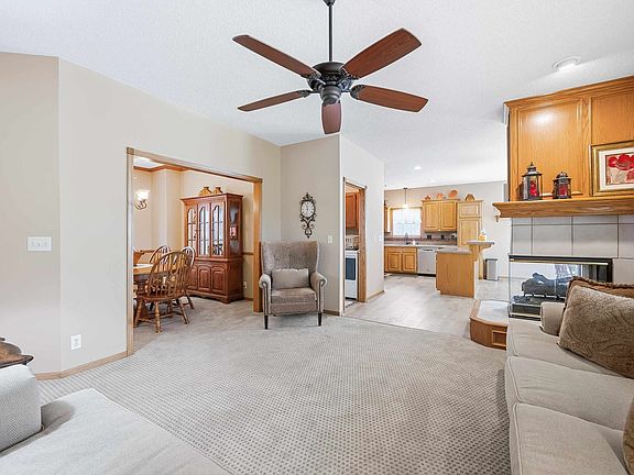 3rd image of 1011 S Sagebrush St