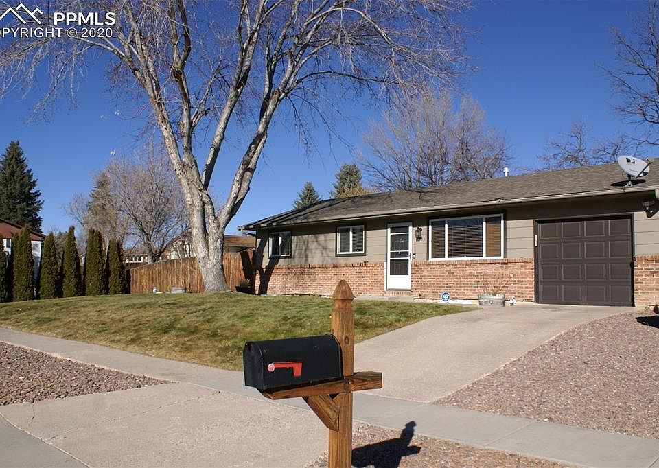 2nd image of 1033 Moffat Cir