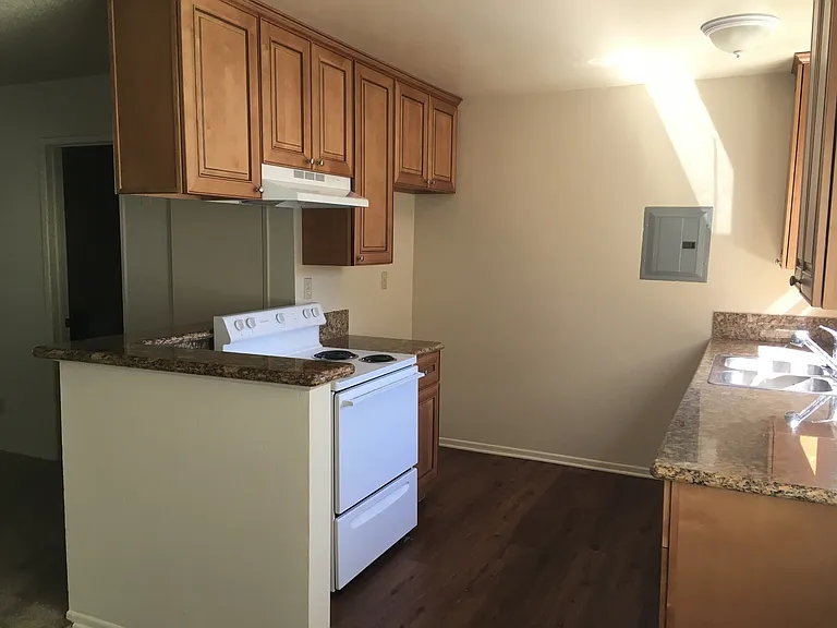 4171 Howard Ave — Photo 8