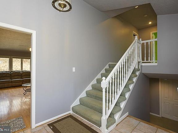 4th image of 313 Five Farms Dr